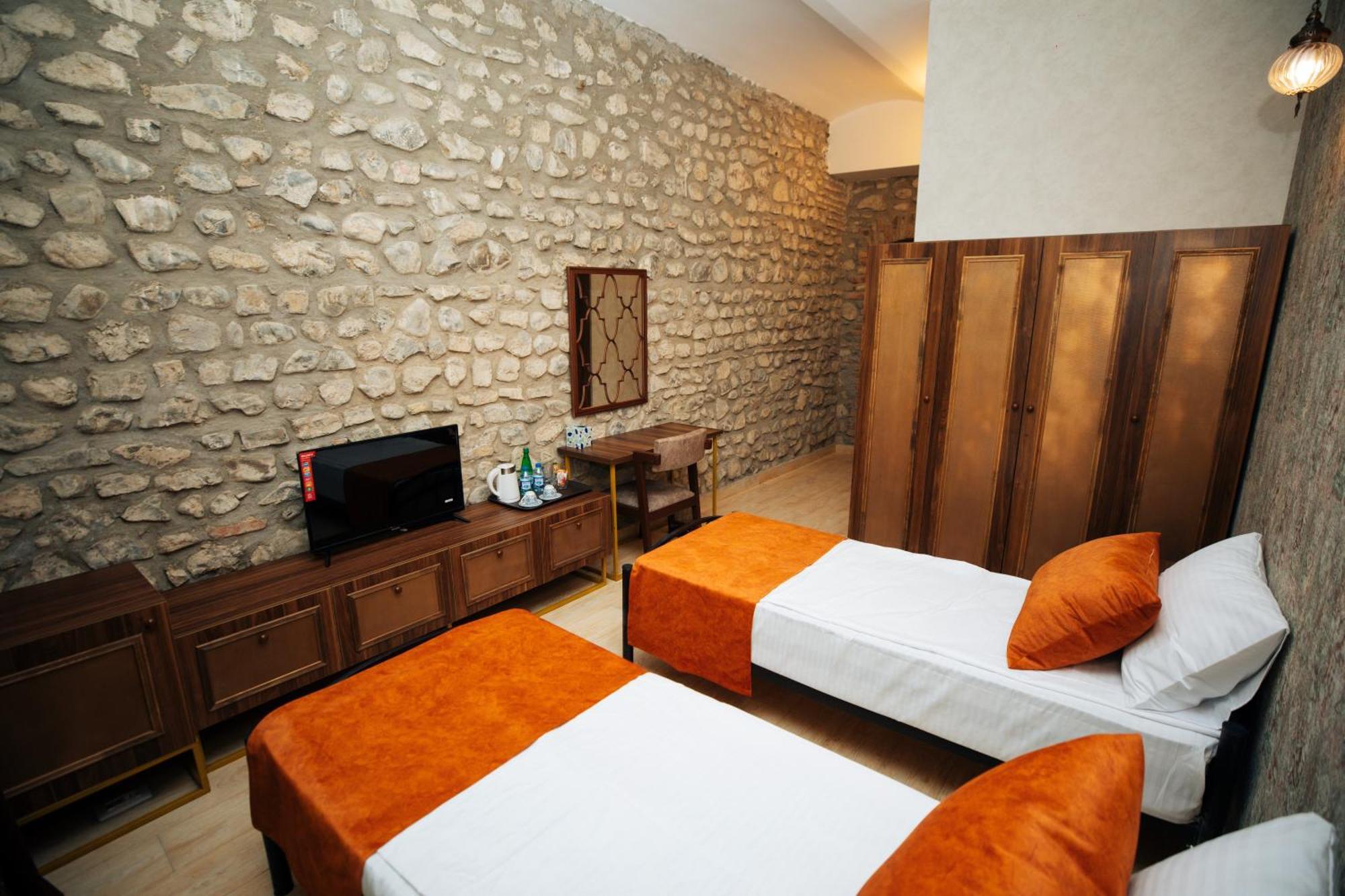 Art Hotel By Abad Guest Şǝki Екстериор снимка