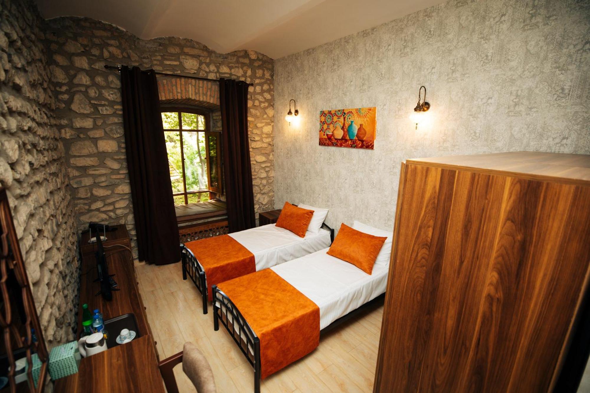 Art Hotel By Abad Guest Şǝki Екстериор снимка